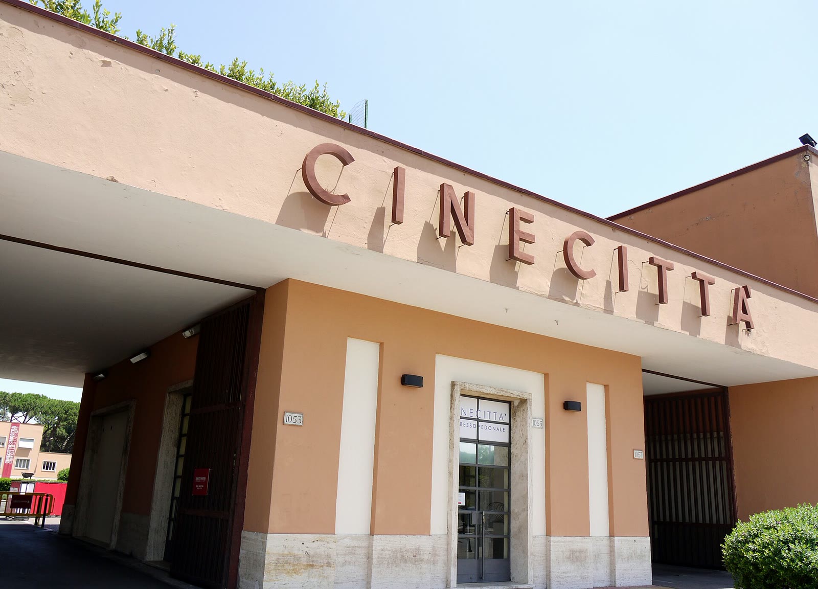 L'ingresso degli studi di Cinecittà a Roma