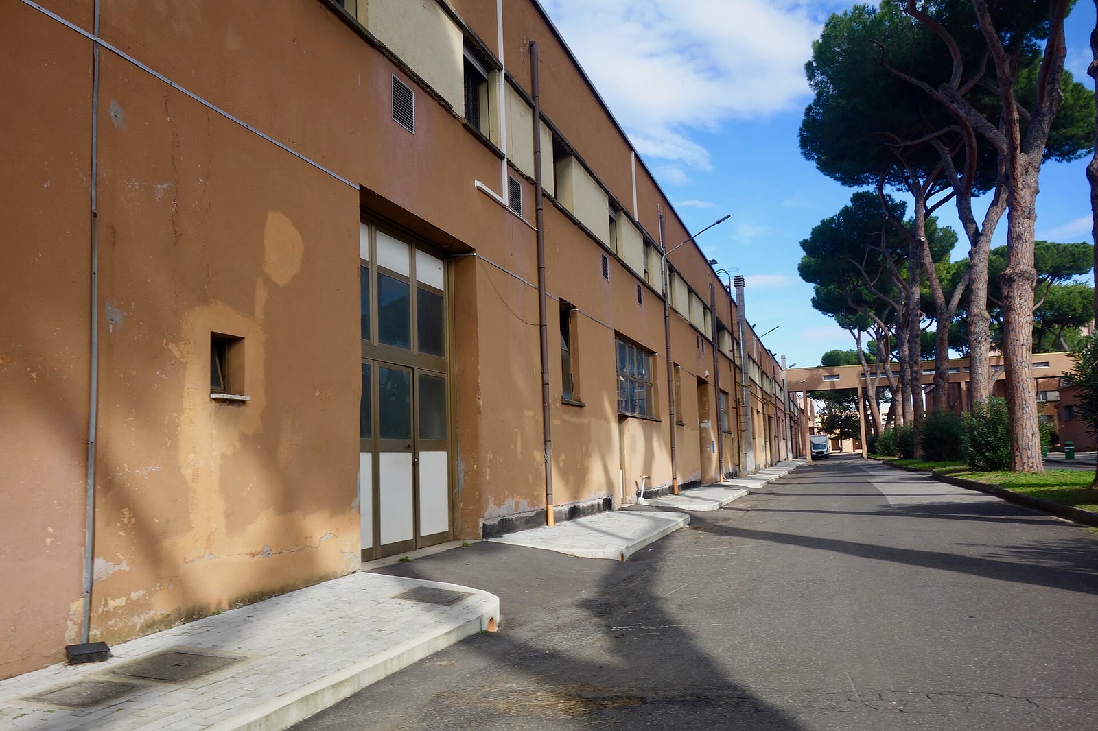 I teatri di posa di Cinecittà sotto i pini